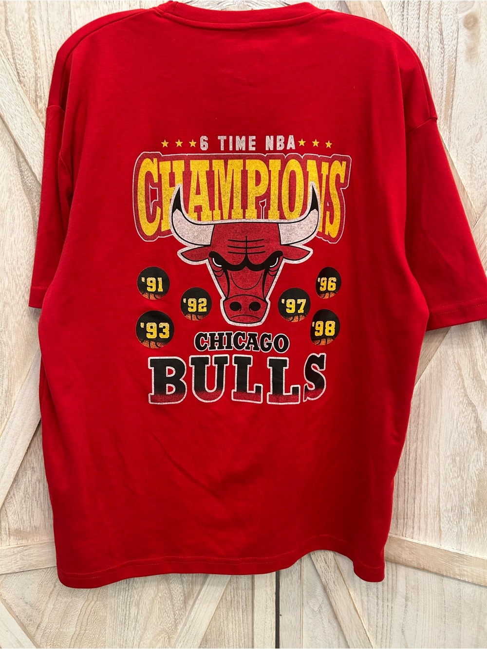 Chicago Bulls 6 Time NBA Champions NBA Exclusive Red Graphic Tee Men’s Large